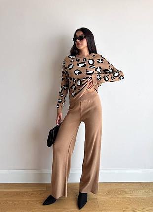 Повсякденний костюм  виконаний із трикотажного матеріалу