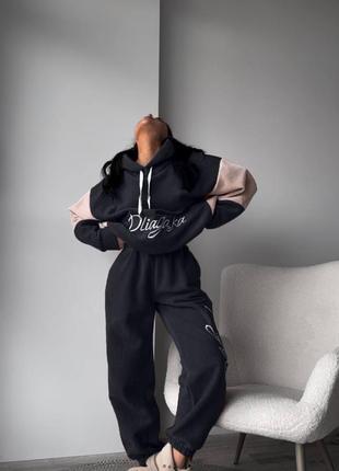 Стильний теплий жіночий костюм кольори