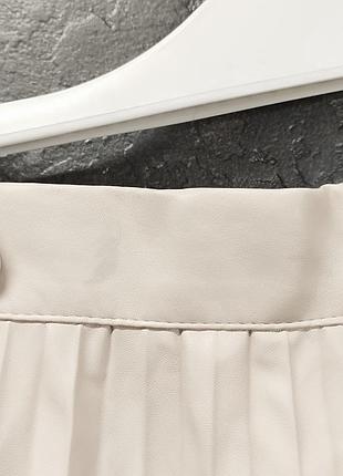 Кожаная плиссированная юбка must have/телесная миди юбка из эко кожи / украинский производитель6 фото