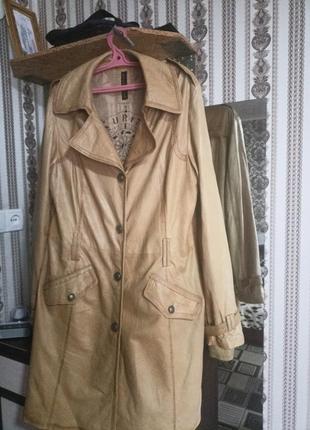Тренч жіночий шкіряний розмір 48 шкіра лами. фірма mauritius