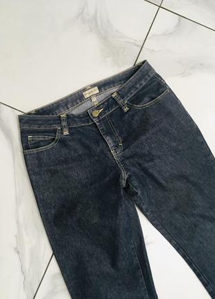 Оригинальные синие джинсы с потертым низом karen millen м7 фото