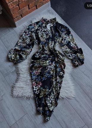 На 8 марта невероятное праздничное платье boohoo цветочное принт. шелковое платье с объемными рукавами атлас.