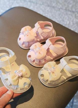 Босоніжки для дівчаток