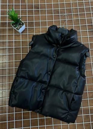 Женская кожаная жилетка zara