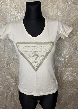 Женская футболка от guess