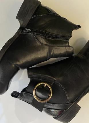 Стильні чорні черевики челсі від zara
