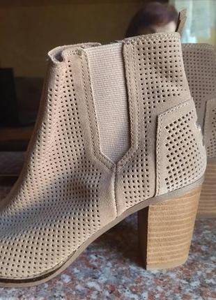 Літні боcоніжки з закритою п'яткою бренду toms