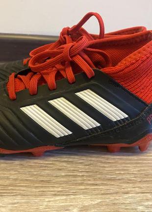 Футбольні бутси adidas predator