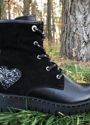 Зимові шкіряні черевики яроснуть (україна). збоку блискавка, всередині натуральне хутро