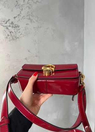 Маленькая лаковая красная сумка сумочка клатч на плечо в стиле coach
