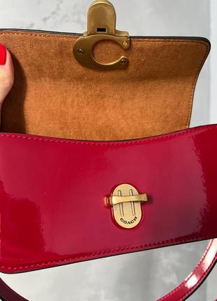 Маленькая лаковая красная сумка сумочка клатч на плечо в стиле coach