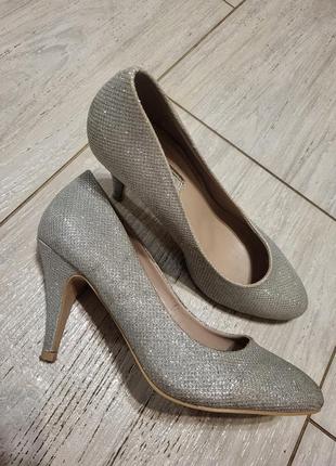 Шикарные нарядные туфли
