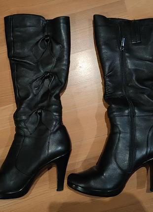 Демисезонные женские сапоги из натуральной кожи