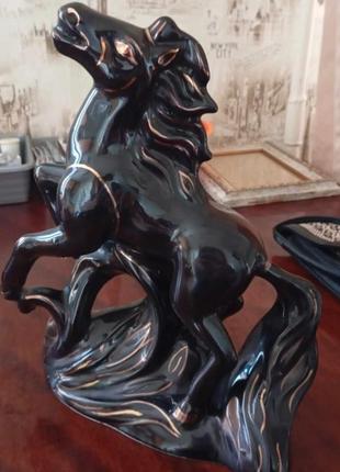 Статуэтка ,, черный конь,,