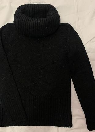 Свитер черный с воротником длинным