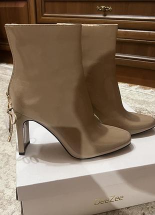 Черевики жіночі