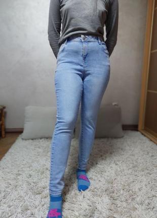 Джинсы скинни светлые