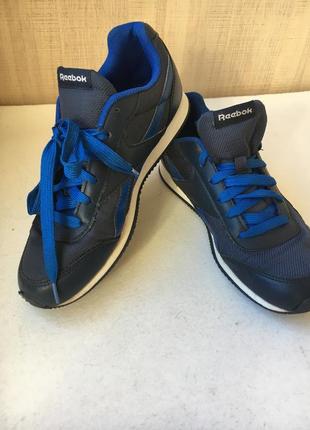 Reebok легенькі і зручні кросівки р37-37,5