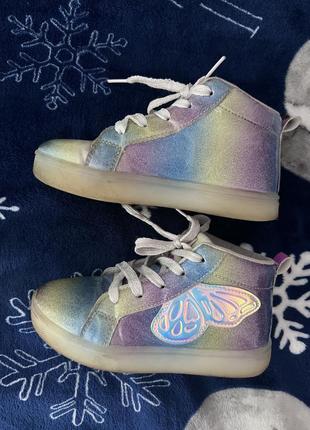 Кроссовки с подошвой которая светится. размер 29