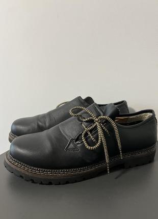 Чоловічі туфлі з бічною шнурівкою