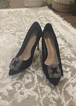 Замшеві туфлі manolo blahnik