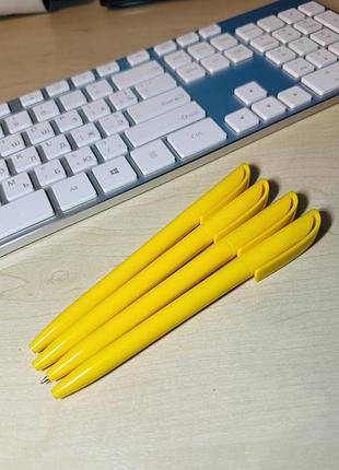 Ручка пластикова з поворотним механізмом,