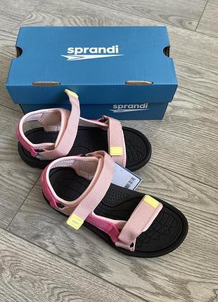 Дитячі босоніжки сандалі sprandi. оригінал.