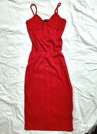 Красное платье plt