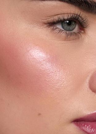 Румяна zoeva velvet love highlighting blush