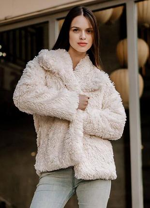 Шуба из мягкого, объемного искусственного меха дополнит твои стильные образы
