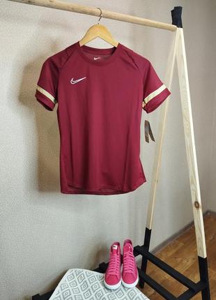 Оригинальная женская спортивная футболка 
nike dri fit м