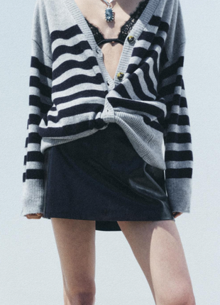 Стильный шерстяной кардиган в полоску жіноча b