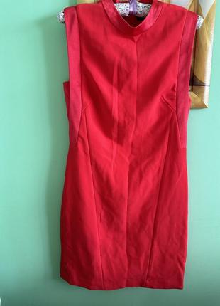 Шикарное красное платье-чехол