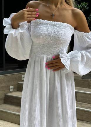 Платье с корсетным лифом открытыми плечами рукавами фонариками расклешённое длинное хлопковое из муслина белое голубое жёлтое розовое чёрное сиреневое6 фото