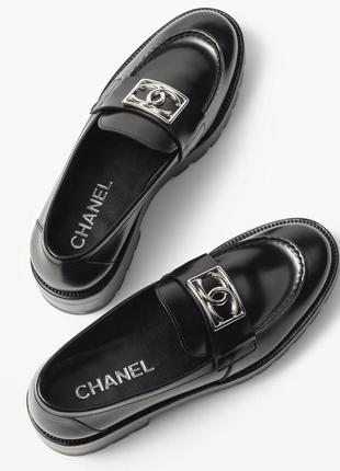 Черные кожаные лоферы в стиле chanel