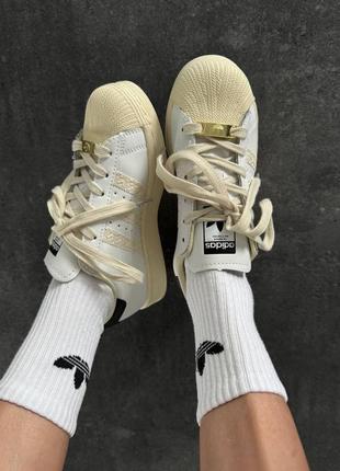 Женские кроссовки адидас суперстар бежевые с белым премиум / adidas superstar
white / beige logo premium7 фото