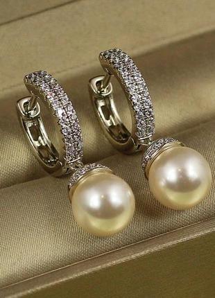 Сережки підвіски xuping jewelry з перлами та доріжками зверху 2,8 см сріблясті