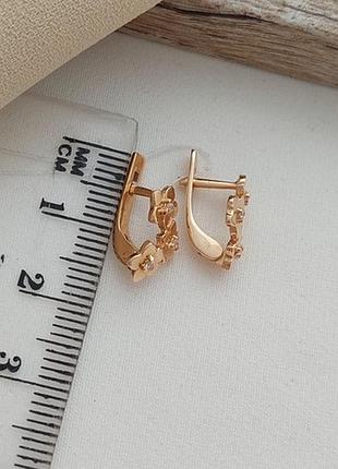 Серьги золотые цветочки с круглыми белыми фианитами 2.34