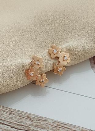 Серьги золотые цветочки с круглыми белыми фианитами 2.34
