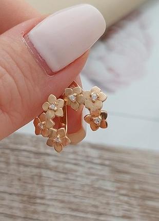 Серьги золотые цветочки с круглыми белыми фианитами 2.34