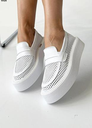 Кожаные белые лоферы