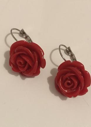 Сережки у вигляді троянди