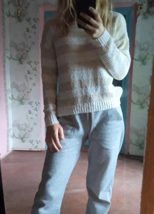 Светр в'язаний