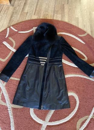 Жіноче шкіряне пальто