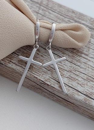 Серьги конго серебряные с подвесками крестиками гладкие без камней