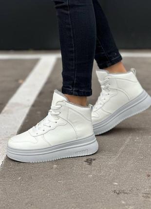 Женские зимние кроссовки