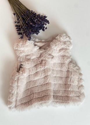 Продается безрукавка для девочки очень классная