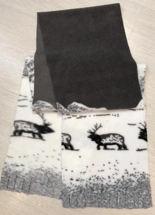 Шарф у наявності.