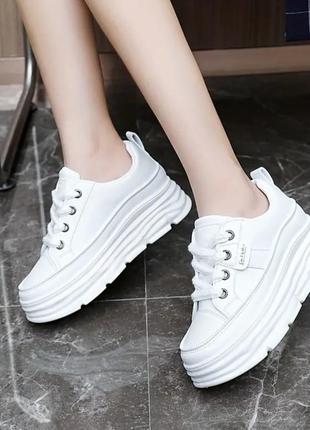 Кросівки на високій платформі