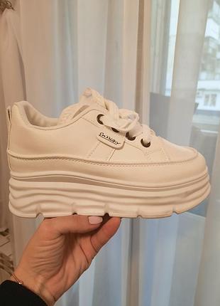 Кросівки на високій платформі